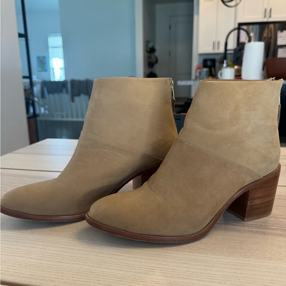 Nisolo Dari Boot in Almond